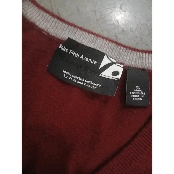 Saks Fifth Avenue Men's Red Wine 100% Scottish Cashmere V-Neck Sweater XL - Picture 2 of 4